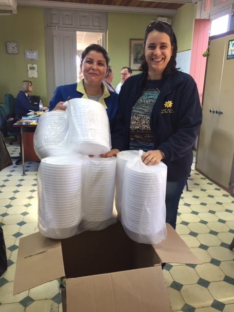 Imagen de la entrega de donaciones 